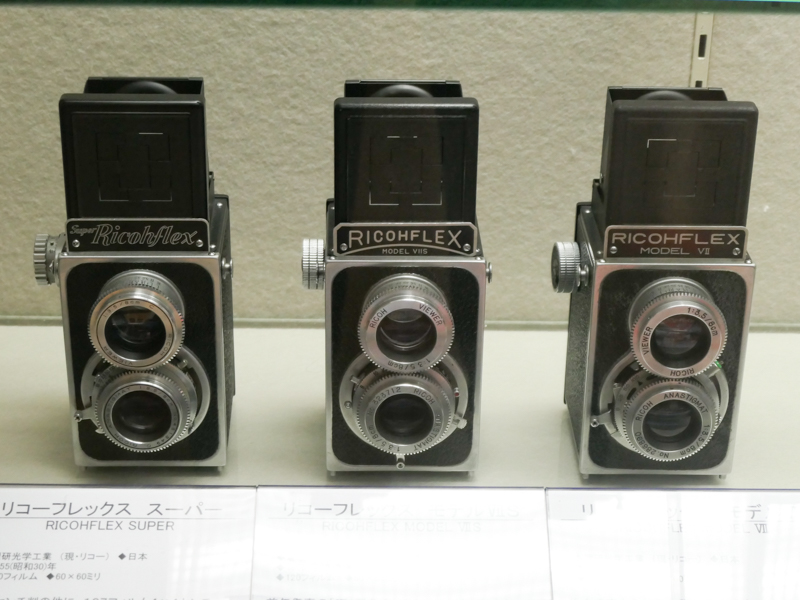理研光学工業のリコーフレックス。低価格で写りが良く、戦後の二眼レフカメラブームのきっかけになったと言われる