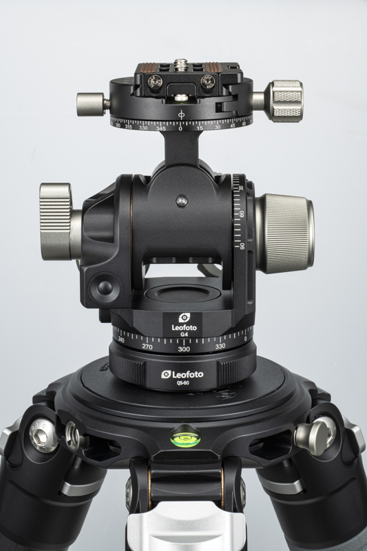 ギア雲台G4＋QS-60装着例。赤道儀を使用する際にギア雲台を使用している