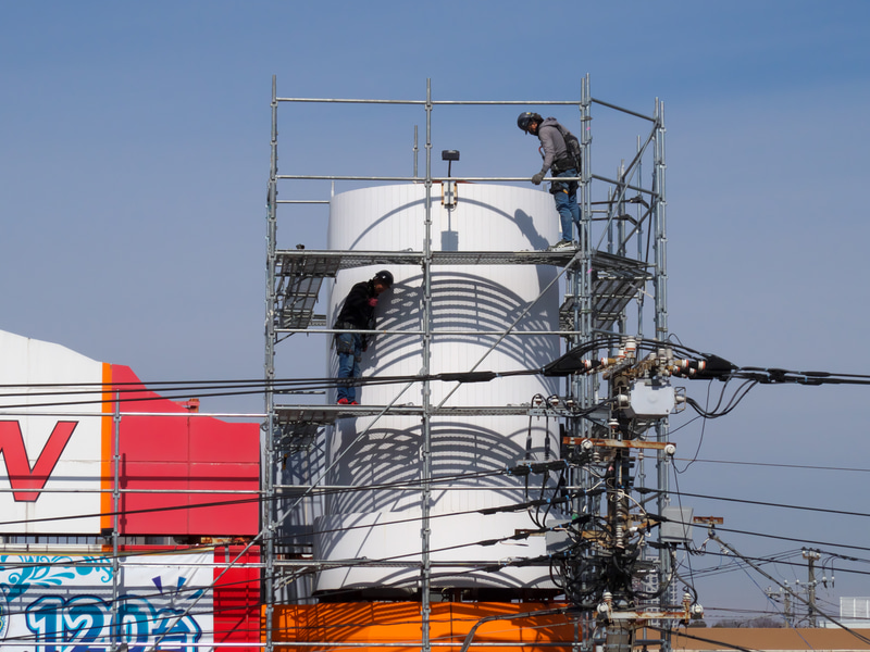 06 TELEPHOTO ZOOMの描写です。悪くはありませんが、この条件では合焦した線が少し太いという印象で、像の厚みを感じます。これは欠点ではないですよ。歪曲の補正もバッチリです。<br>Q-S1　06 TELEPHOTO ZOOM（F6.3・1/1,600秒）ISO 200