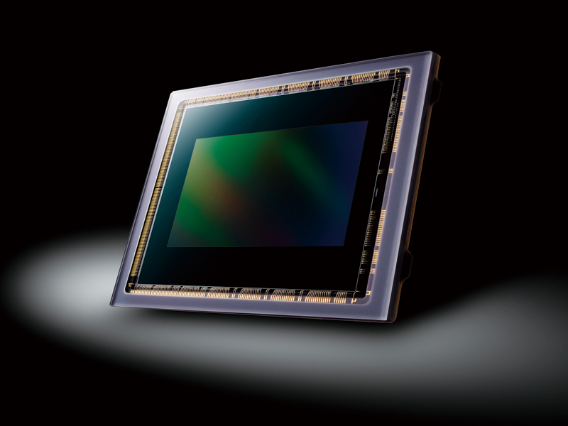 新開発の有効約2,520万画素Live MOSセンサーを採用