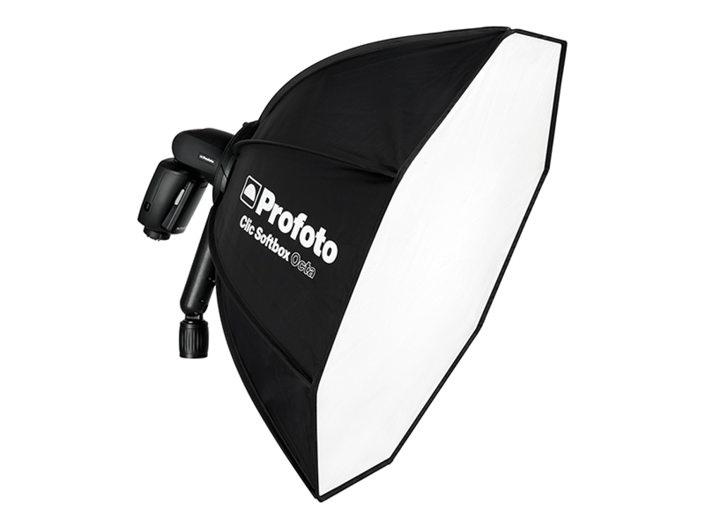 Clicオクタ。左が展開時、右が閉じた状態。ラベル付きの専用ソフトバックに収納できる