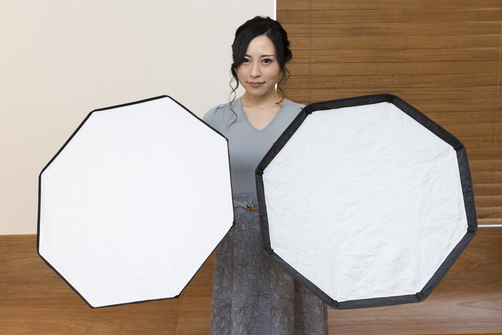 左がClicオクタ、右がOCFオクタ60cm。発光面直径、奥行き、重さともにスペックは同じ