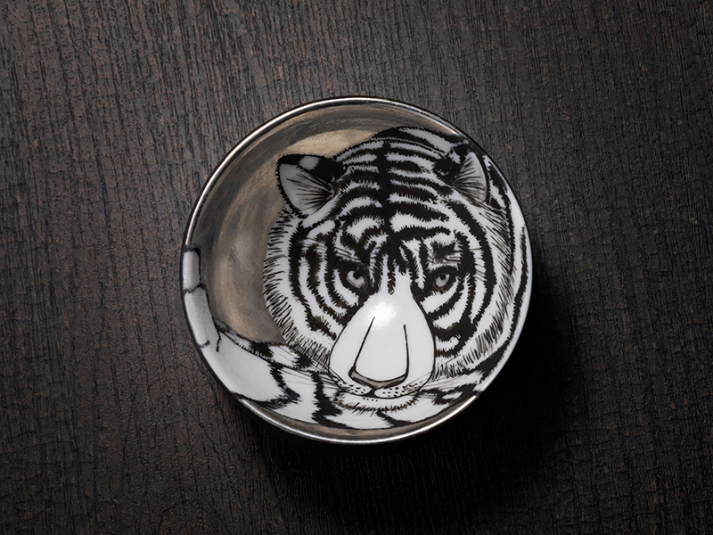 閉じた口に鋭いまなざしの【白虎・吽（びゃっこ・うん）】