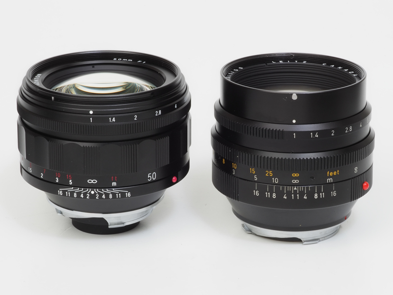 同スペックレンズのノクティルックスM 50mm F1（1st E58）と、大きさ・デザイン比較です。ノクトンの方が全長が少しだけ短いことがわかります。全く異なるデザインであることも興味深いです。