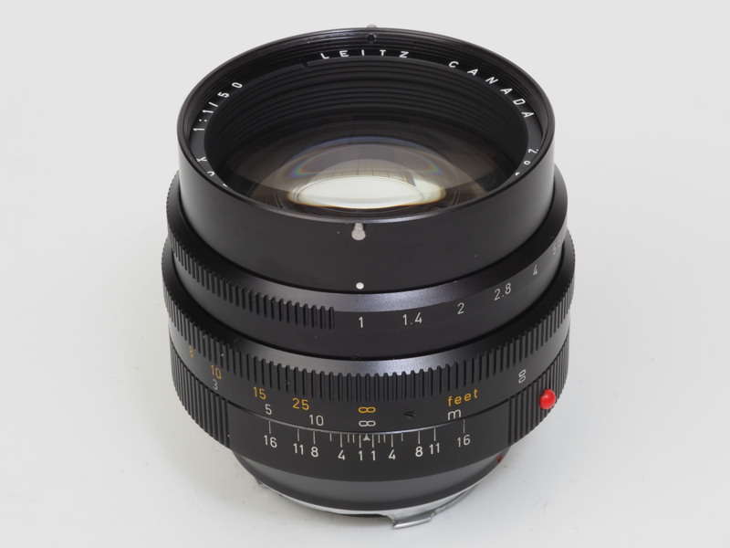 1976年発売のノクティルックスM 50mm F1（写真は1st E58）。前モデルのノクティルックス50mm F1.2は写真用レンズとして初の非球面レンズを採用したものでした。ところが本レンズは再び球面レンズだけの構成になりました。数値的な性能面、シャープネスという意味では前モデルよりも本レンズの方が優れていると思います。