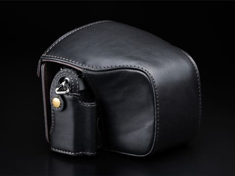 ビンテージ ブラウンレザーケース KAZA、「ニコン Z fc」用のフルレザーケース。ビンテージ