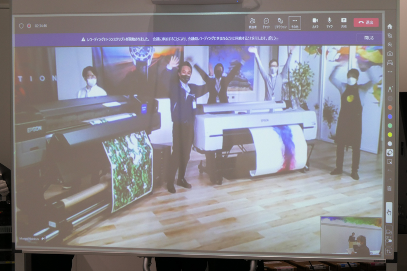 遠隔でのコミュニケーションや、デバイス監視も可能