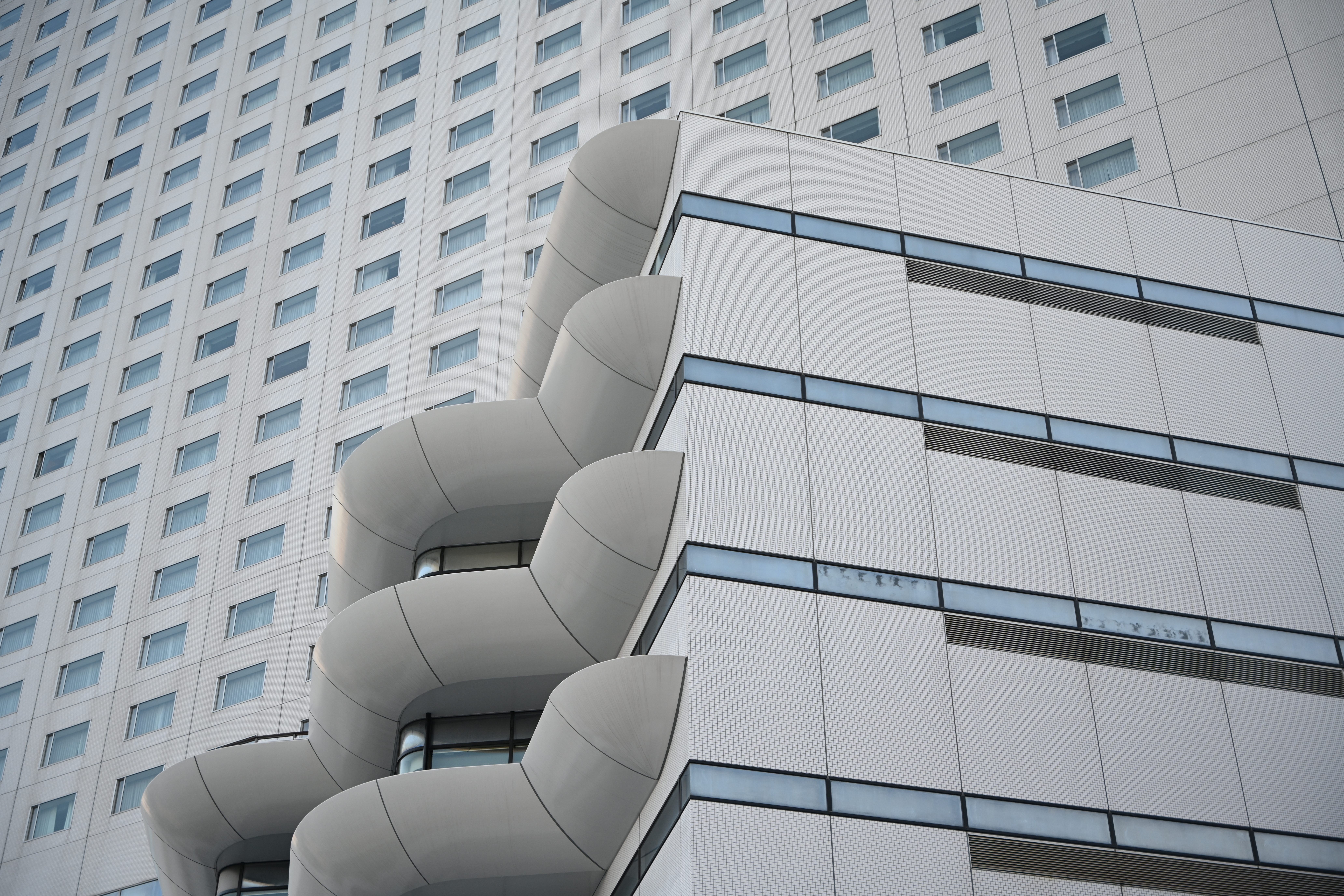 28-75mm f/2.8（F2.8）