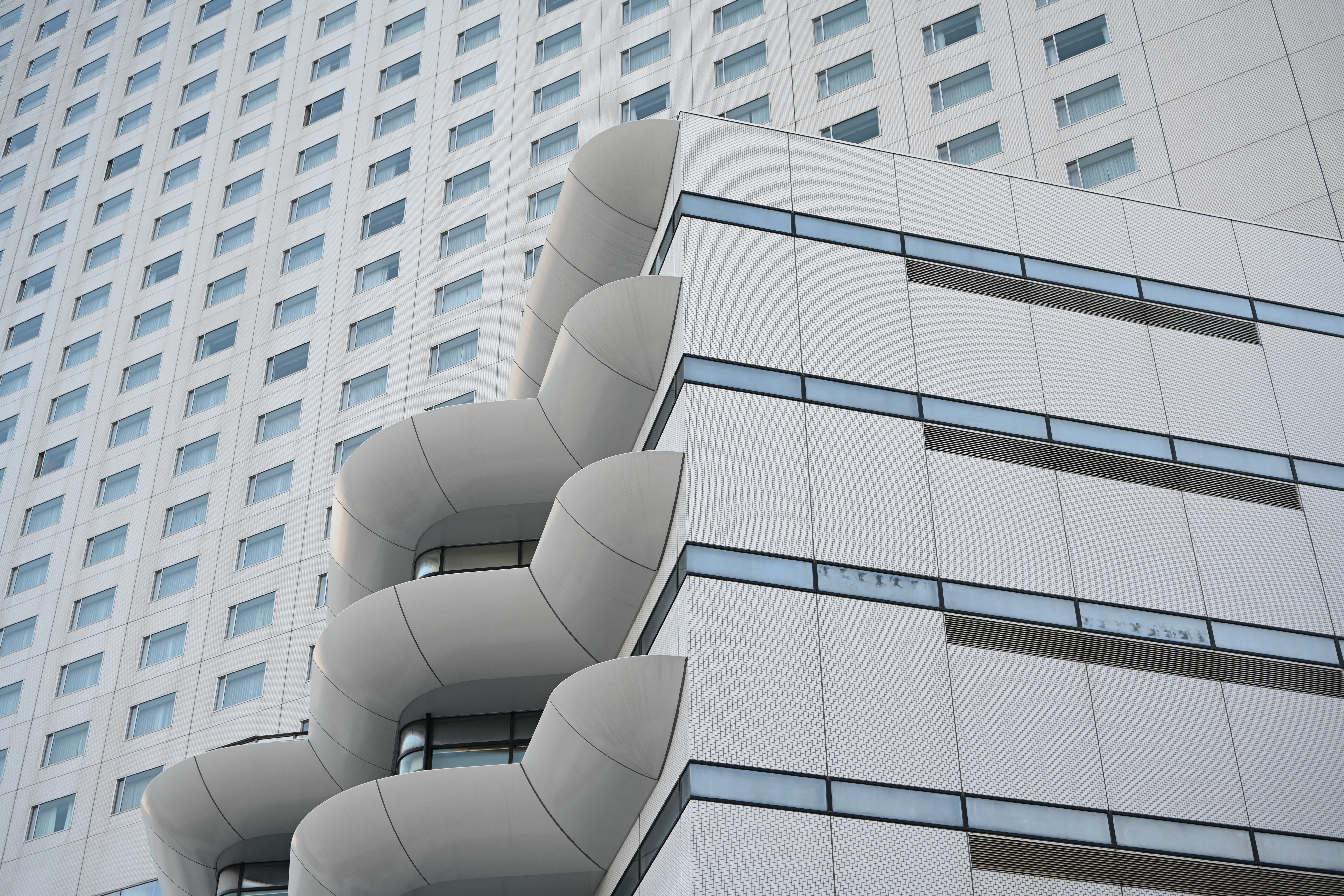 28-75mm f/2.8（F4）