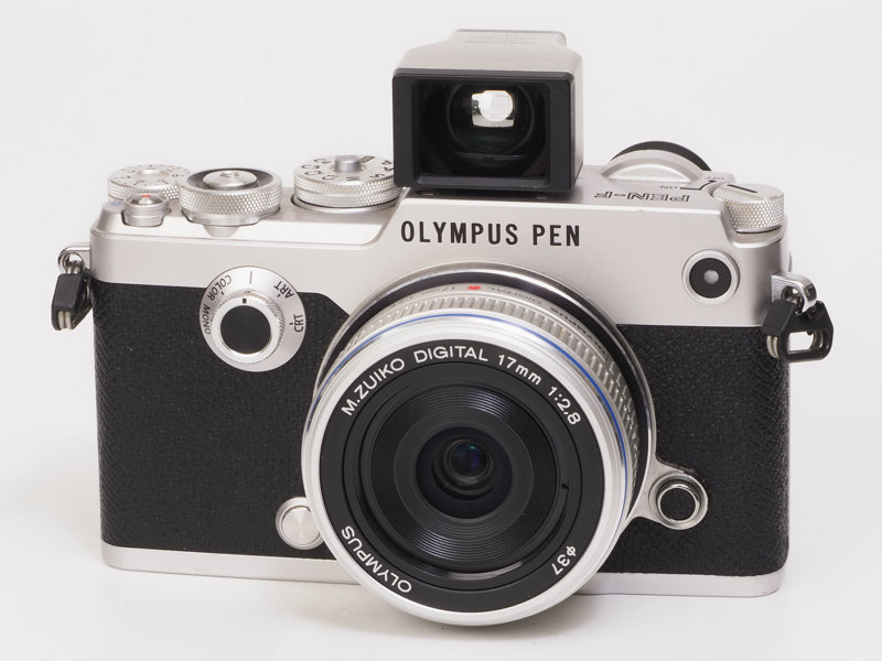 OLYMPUS PEN-F+M.ZUIKO DIGITAL 17mm F2.8つきです。使いもしないVF-1がついているのは単なる飾りです。ハーフサイズフィルム一眼レフのPENシリーズと、IIIfあたりのスクリューマウントライカの折衷案ですかねえ。そういえばオリンパスの天才設計者、米谷美久さんはIIIf好きでしたね。