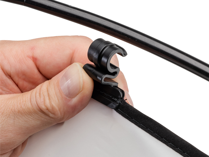 フレームにフックをひっかける