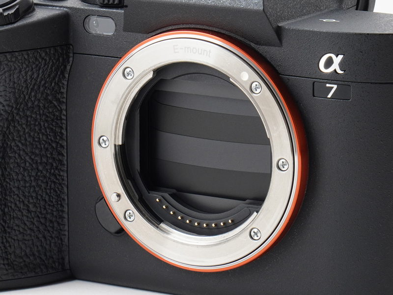 電源OFF時にシャッターを閉じたところ