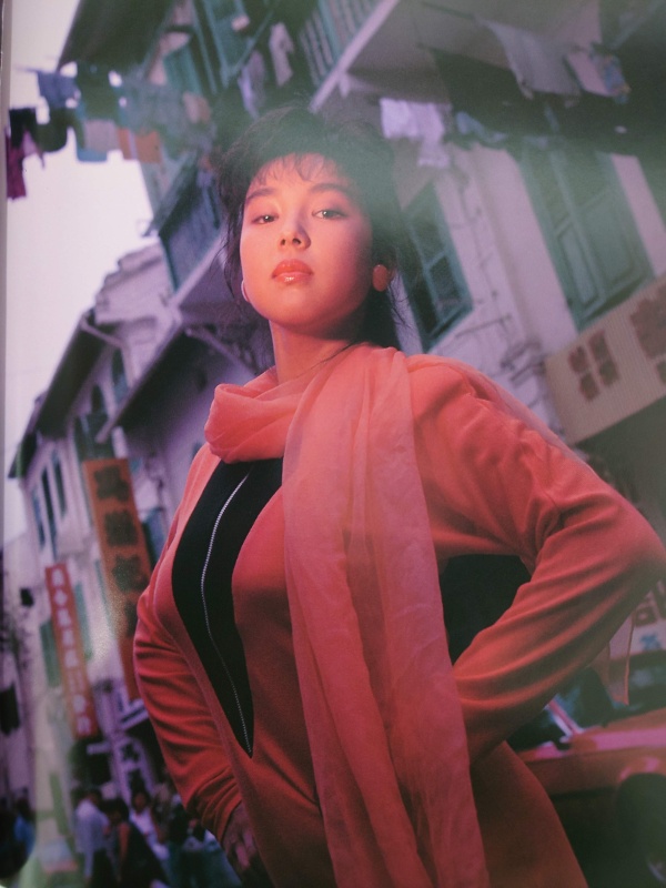 写真集「Reborn」（音楽専科社）より