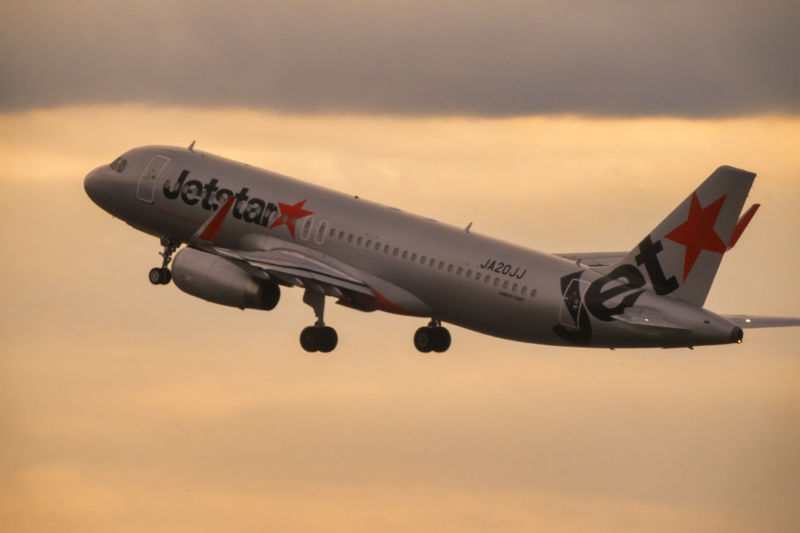 展望デッキのフェンスの穴が小さい場合、小型・軽量レンズはとても扱いやすい。それでいて800mmの超望遠とは驚愕だ（撮影：深澤明）<br>Nikon Z 9／SZX 400mm F8 Reflex MF + 2倍エクステンダー（800mm相当）／マニュアル露出（F16、1/250秒）／ISO 3200／WB：晴天日陰