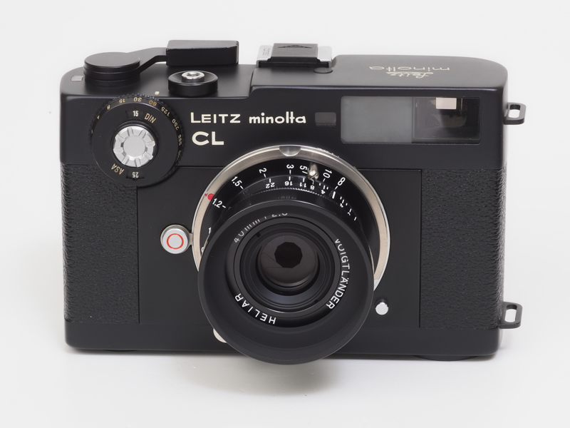 ライツミノルタCLにL-Mアダプターをつけて、ライカスクリューマウントタイプを装着。40mmの内蔵フレームが使えます。コンパクトだけど、デキるヤツに変貌しますね。