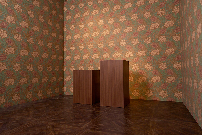 Studio C：New Retro。背景の雰囲気から、自然と真剣な表情になってしまう利用者も多いという。