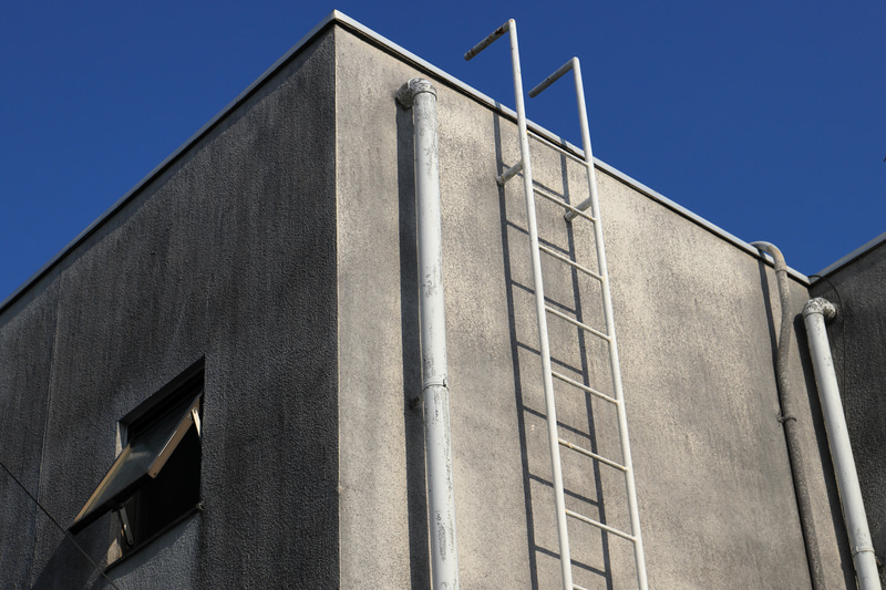 廉価版のつもりで購入したのに、恐ろしくよく写りびっくりしました。デジタルレンズオプティマイザでもレンズデータがありますので収差補正が可能です。マウントアダプターと組み合わせると少々全長が長いのが気になるけど、軽量なのはありがたいですね。<br>EOS R　EF24-105mm F3.5-5.6 IS STM（F11・1/1,000秒）ISO 200