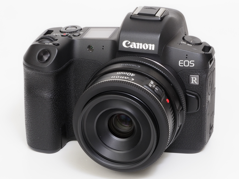 EF40mm F2.8 STMです。本連載でEOS R5とかEOS R3を取り上げた時も使いましたっけ？ いや、リコーGR IIIxを使い始めてから、40mm視角がマイブームなわけです。なんか薄いしRFレンズみたいに見えません？ 見えないか。