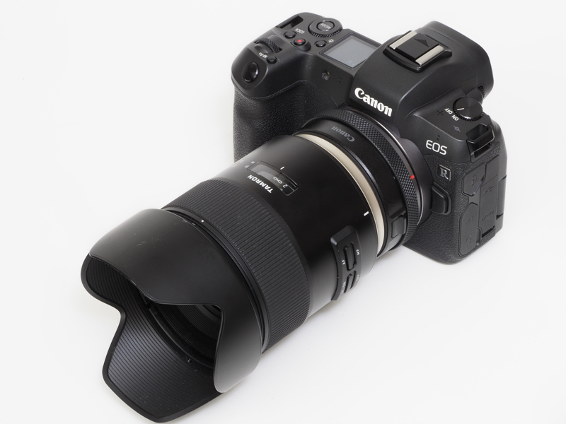 タムロンのSP 45mm F/1.8 Di VC USDですね。標準域の単焦点レンズって売れるのかしら？とか心配していた記憶あるのですが、35mmフルサイズにはやはり標準域が使いやすいとなるみたいですね。性能面もバッチリです。