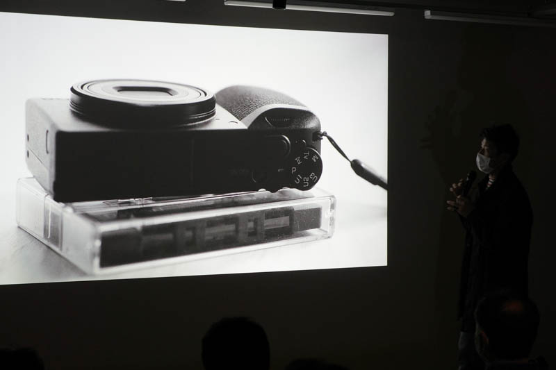 持ち出しやすいサイズと、“雑に持っても構えやすい”デザインがお気に入りという