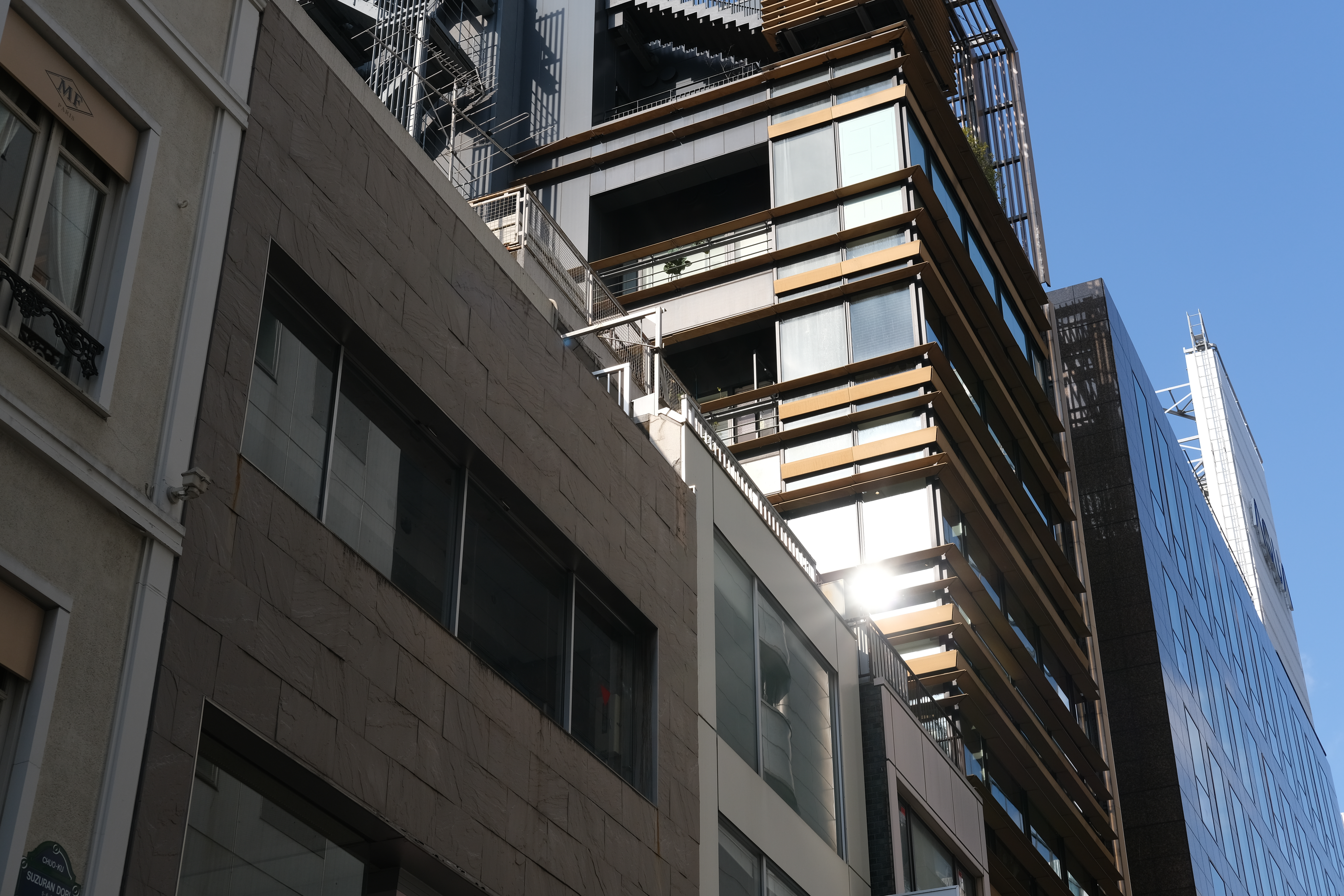 オリジナルのJPEG画像。フィルムシミュレーションは「PROVIA/スタンダード」。カラークロームブルーはオフ。