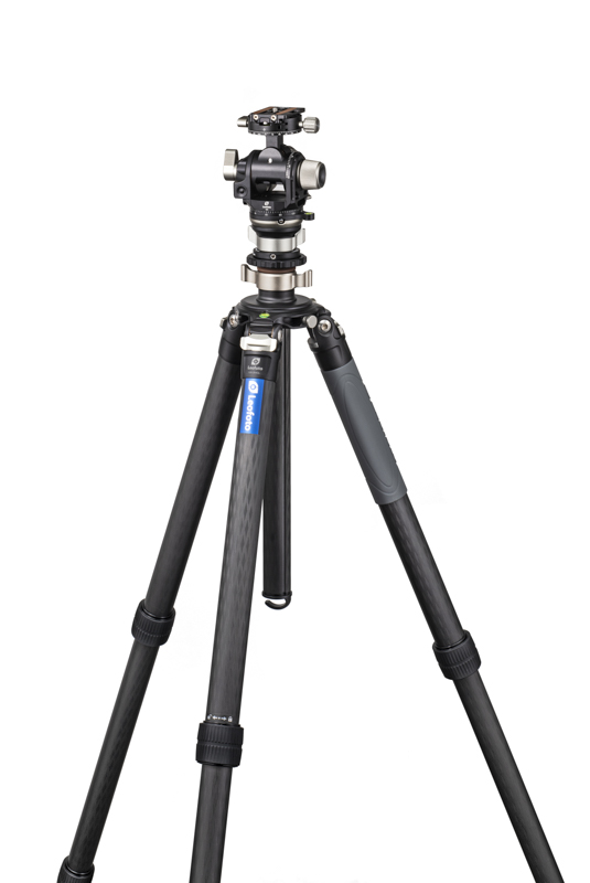 <span class="fnt-110"><b>LM-364CL</b></span><br>価格:11万2,200円(税込)/伸長:1,700mm/収納高:598mm/最低高:96mm/段数:4段/最大脚径:36mm/耐荷重:30kg/質量:2,050g<br><br><span class="fnt-110"><b>G4</b></span><br>価格:8万300円(税込)/高さ:108mm/ベース径:60mm/耐荷重:20kg/質量:690g<br><br><span class="fnt-110"><b>DC-364C</b></span><br>価格:2万2,000円(税込)/長さ:425mm/パイプ径:32mm/三脚側取付け直径:75mm/質量:478g<br><br><span class="fnt-110"><b>LB-60N</b></span><br>価格:1万6,500円(税込)/高さ:53mm/トップ直径:60mm/耐荷重:15kg/質量:206g