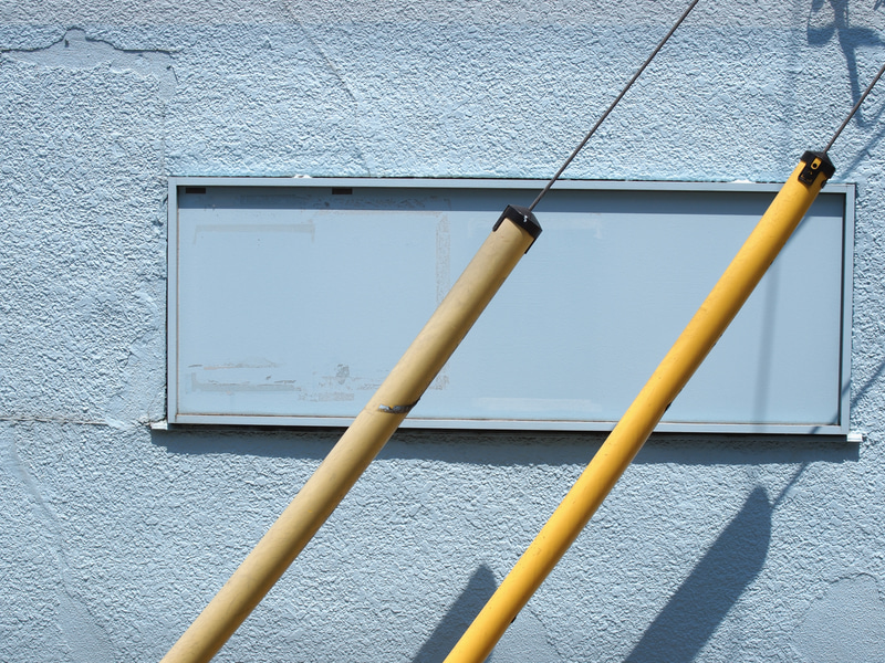 ものすごくカッコ悪いレンズで、アダプターでOM-1に装着すると呪いたくなります。でも性能が良いので今でも重宝しています。全群繰り出しで性能面に気を使っているのでしょうか。マクロだからってスナップ撮影しちゃいけないということはありません。<br>E-5　ZUIKO DIGITAL 35mm F3.5 Macro（F10・1/400秒）ISO 100