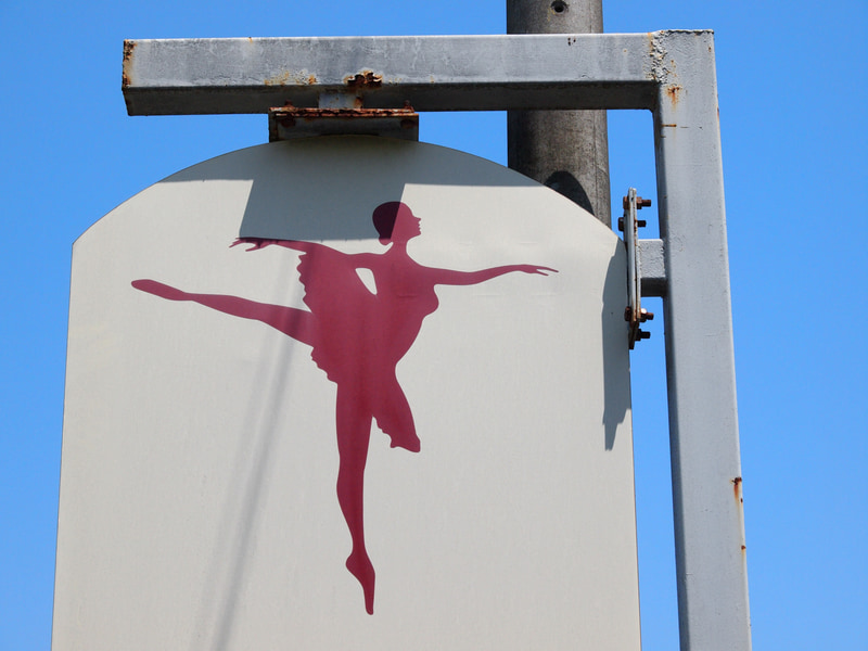 テレ側ですが、糸巻き型歪曲もわからないですね。E-5でもボディ内の画像処理を行なっているんでしょうか。「お互いさまですから」と大人の付き合いなんですかね、パナソニックとオリンパスは。<br>E-5　LEICA D VARIO-ELMARIT 14-50mm/F2.8-3.5 ASPH./MEGA O.I.S.（F8・1/1,600秒）ISO 400