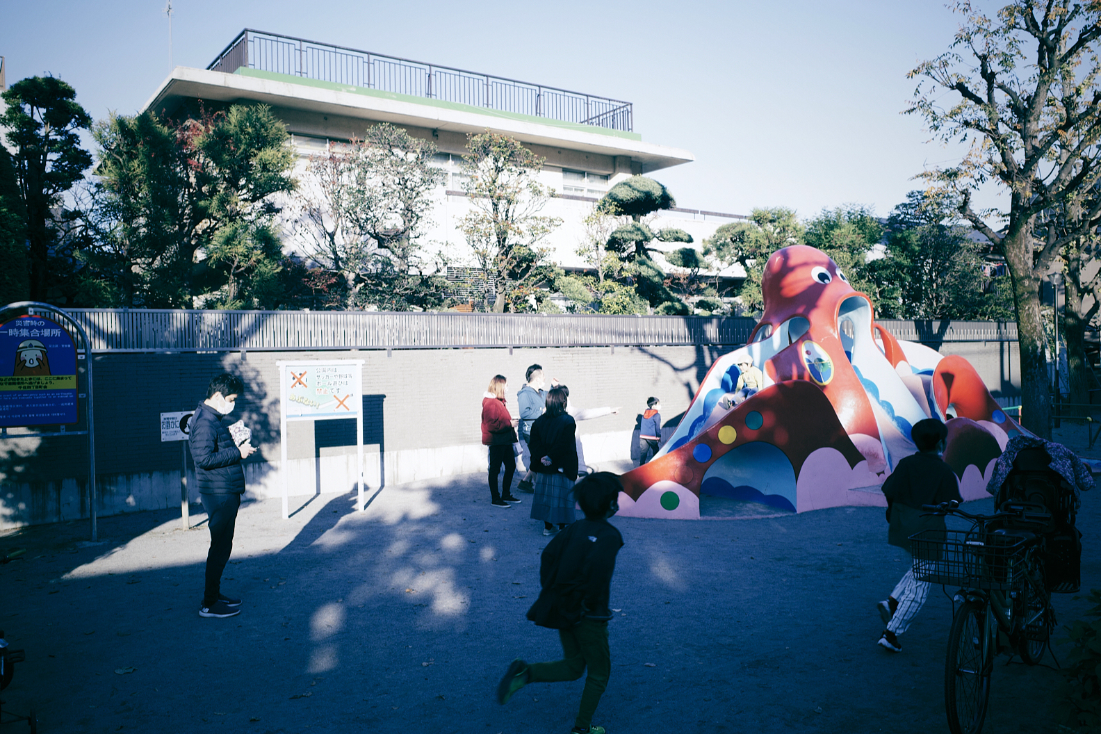 U3。PORTRAのようなハイグレードなネガではなく、家族アルバムに貼られているようなプリントが狙い。ネガなのでWBオートが基本だが、曇り、CTEも面白い