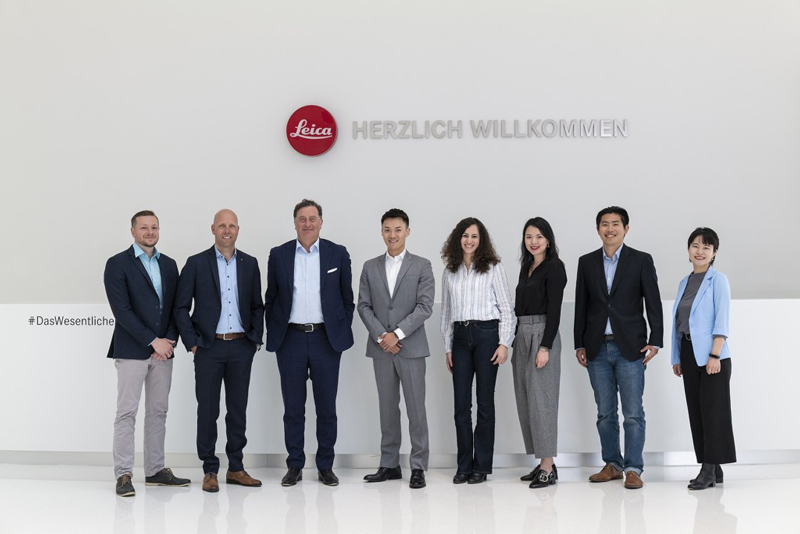 （左から右）<br>Andreas Mohrland, Head of Development, Engineering and Imaging Pipeline Leica Camera AG<br>Marius Eschweiler, Vice President Business Unit Mobile Leica Camera AG<br>Matthias Harsch, CEO Leica Camera AG<br>Owen Ou, GM of Xiaomi Western Europe<br>Imène Tarchouna, Head of Camera Department Xiaomi France R & D Center<br>Doris Pan, Head of Regional Marketing, Xiaomi Western Europe<br>CJ Wang, Regional Marketing Manager, Xiaomi Western Europe<br>Violet Zhang, Marketing Manager, Xiaomi Germany
