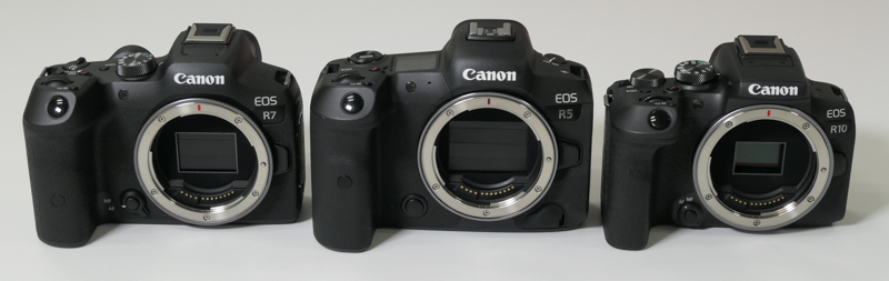 左からEOS R7、EOS R5（フルサイズミラーレス）、EOS R10