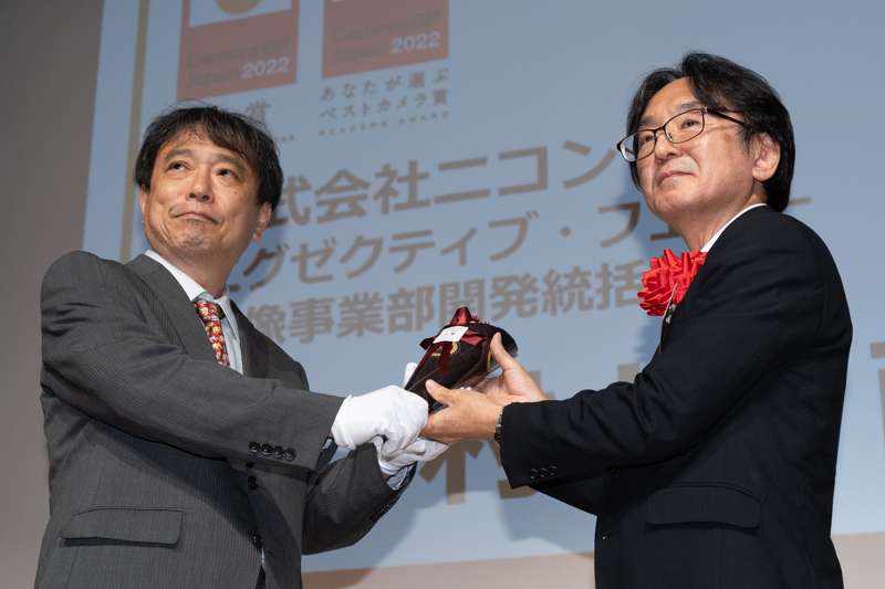 村上直之氏（右）