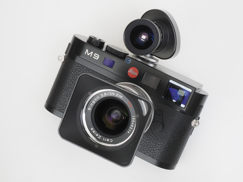 このレンズもある意味ではクラシックなのかも。登場は2005年ですが、発売予定から少し遅れたように記憶しています。遅れた理由はたしか、あまり量産に向いていないような、こだわりの光学設計だと聞きました。こういうのもツァイスらしいエピソードですねえ。本レンズも最短撮影距離0.5mです。エラいですね。24mmじゃなくて、25mmというこの1mmの差がツァイス的で泣けますが、写りに大きな違いはないと思います。異常部分分散ガラスは使われてませんが、色収差は気にならんですね。