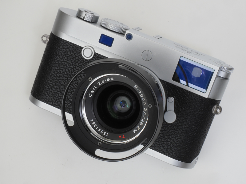 レンズ構成見ると、直球勝負みたいなド素人にもわかる対称型で気持ちいいですね。このレンズには異常部分分散ガラスが1枚採用されています。将来のデジタル化を睨んでのことなのでしょうか。描写は繊細というよりも厚ぼったい強さを感じるのが謎で、色再現もわずかに温調なイメージです。個性的な描写です。