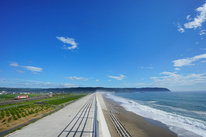 ソニーα1　FE 14mm F1.8 GM（14mm） 絞り優先オート（F8、1/4,000秒）ISO 800 WB:太陽光