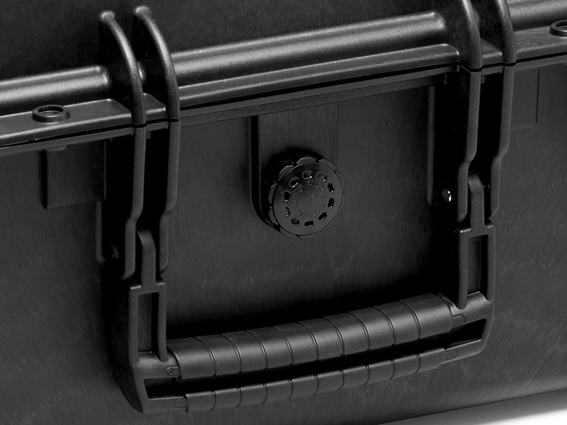 バッグ内部の空気圧を自動調整する自動圧力解放バルブを備えた