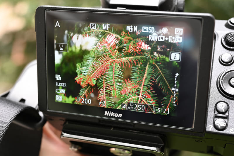 ピーキング表示色を赤/黄/青/白から選択可能。シーンによって色を選ぶことでピント合わせが楽になる