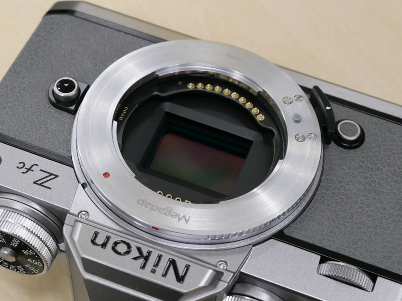 ニコン Z fcにETZ21を装着。