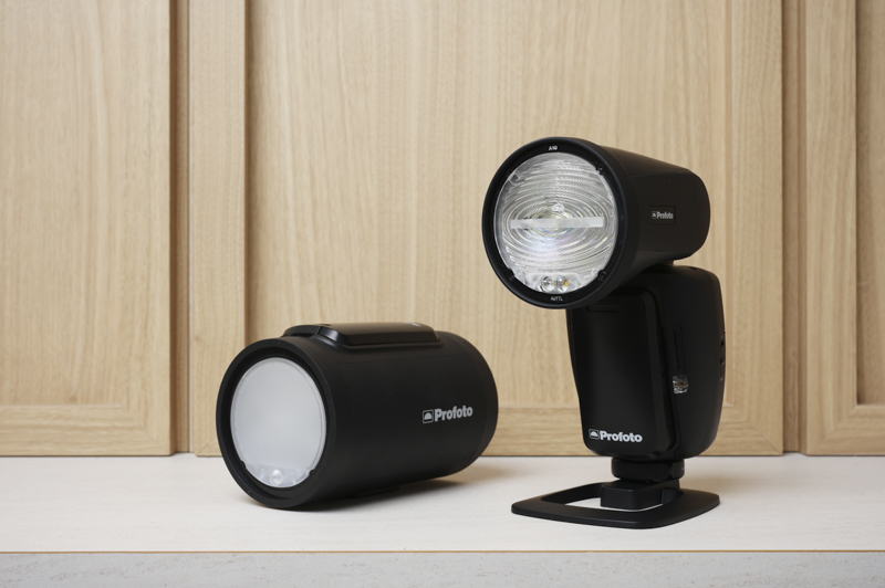 左からProfoto A2、Profoto A10