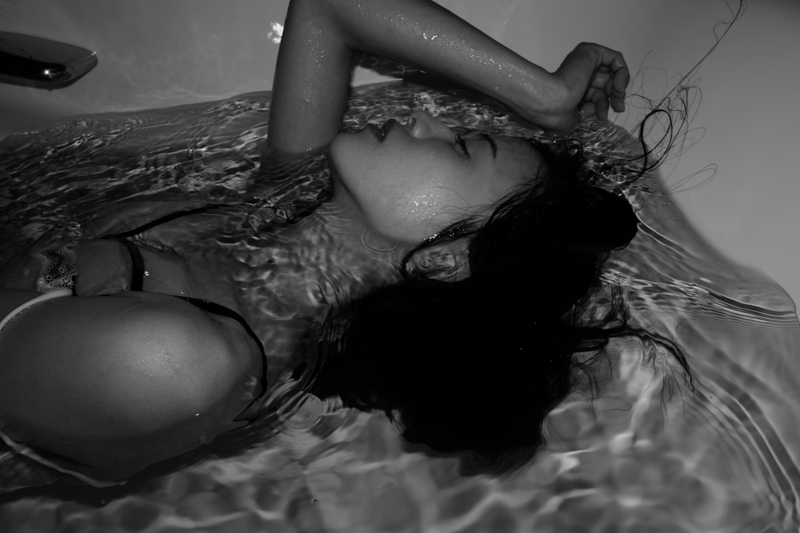 2019年7月撮影。バスタブに水を溜めて