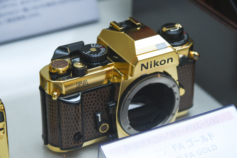 ニコン FA ゴールド（1984年。日本光学工業・現ニコン）第一回のカメラグランプリ受賞を記念して製造されたモデル