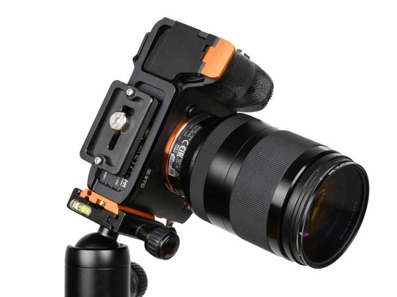 Lブラケットを装着したところ