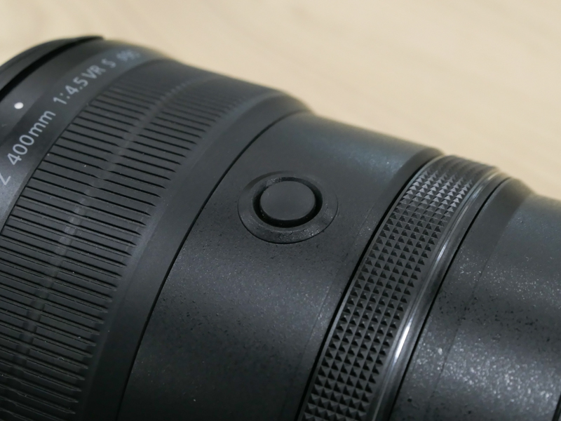 レンズ先端側にファンクションボタン（L-Fn2）を配置。4方向に装備されている