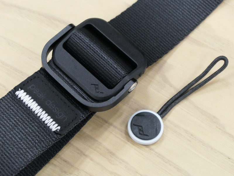 スライドライト ブラック/ホワイトと、付属の白いアンカー