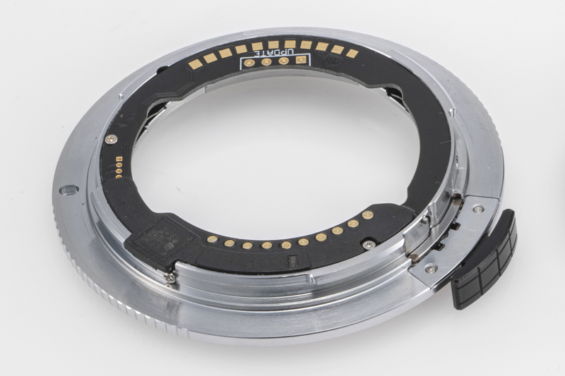 精密な電子接点で高精度な通信を実現