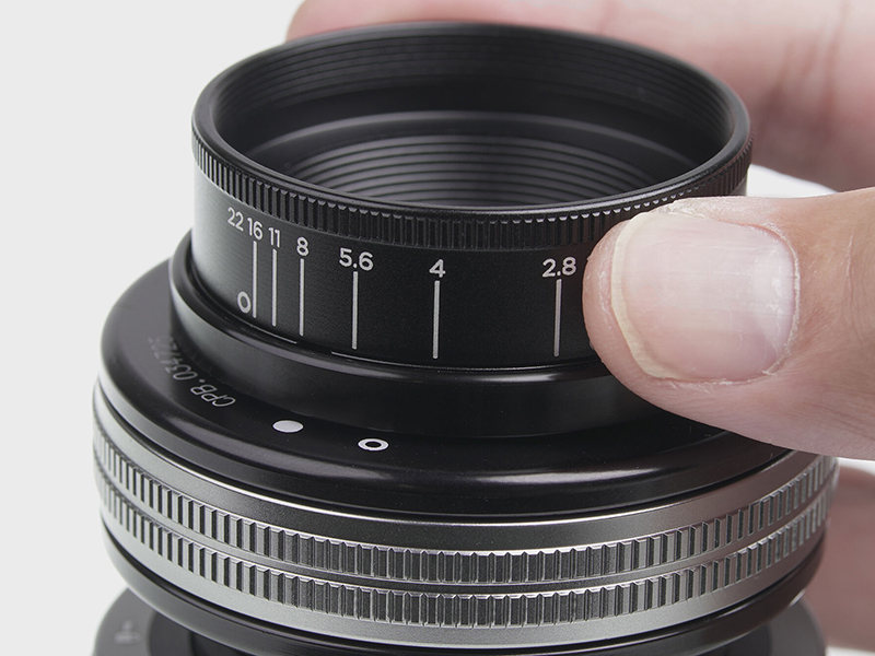 オプティックの先端に絞りリングを備える