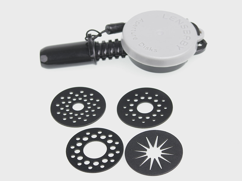 セット内容。絞りディスクの着脱には交換ツール（付属）を利用する