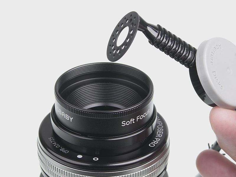 セット内容。絞りディスクの着脱には交換ツール（付属）を利用する