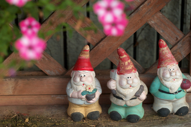 伝説のレンズですね。ライカでも一時入手困難なレンズでした。高いのに。でもライカRが不人気な時は、悪い冗談みたいな価格で売られてました。確かに素晴らしくよく写ります。<br>R9 - Digital Back DMR　アポ・マクロ・エルマリートR 100mm F2.8（F4・1/1,000秒）ISO 400