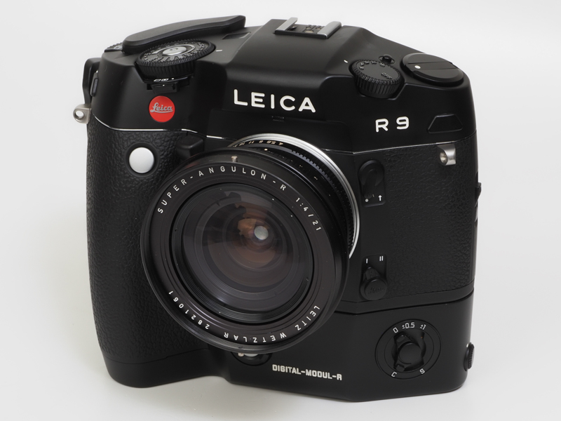 レンズ名からすればシュナイダー・クロイツナッハ社製で、ライカMの同名レンズとは違いレトロフォーカスタイプですが、一眼レフのこのレンズの写りも悪くないです。明暗差の大きいところでいじめましたが階調をよく繋いでいます。<br>R9 - Digital Back DMR　スーパーアンギュロンR 21mm F4（F8・1/500秒）ISO 400